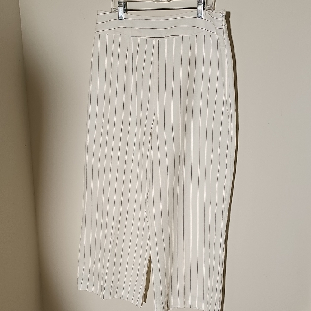 Gianni Bini Wide Leg White and Black Striped Fabric79% Cotton 21% Linen Size 12